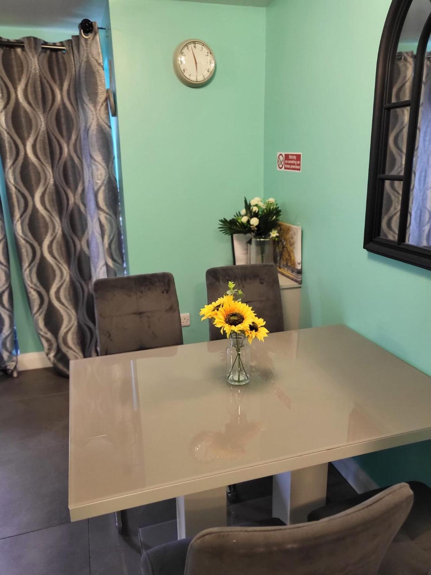 Lovely 2- Bedroom Apartment In Belfast Dış mekan fotoğraf